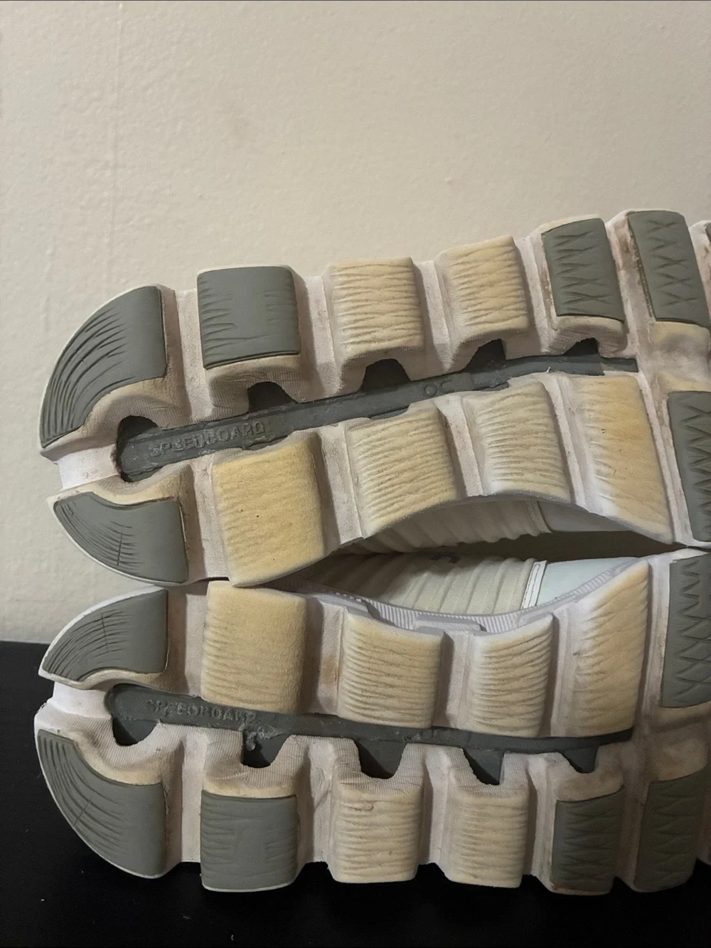 On Running midfoot strap